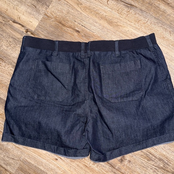 Lee • Mid Rise Dark Denim Rolled Cuff Stretch Bermuda Shorts - Picture 6 of 6